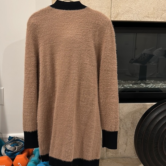 Gorgeous sweater perfect condition! Worn once - Picture 3 of 4